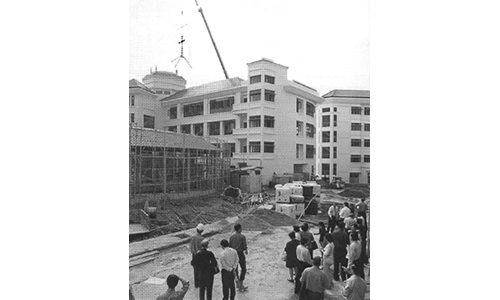 Sunny day greets placement of Cross at new Methodist Centre