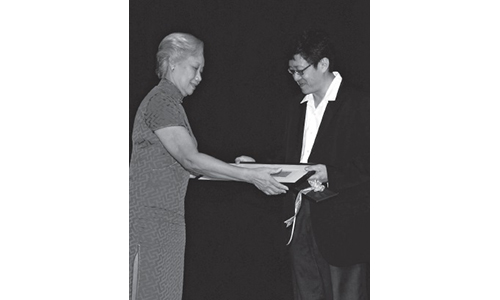 Anna Tham first recipient of  MGS Mrs Margaret Goh Service Award