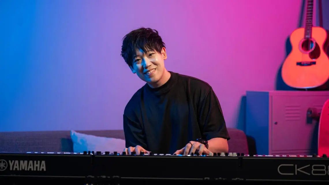 That worship keyboardist: A music evangelist